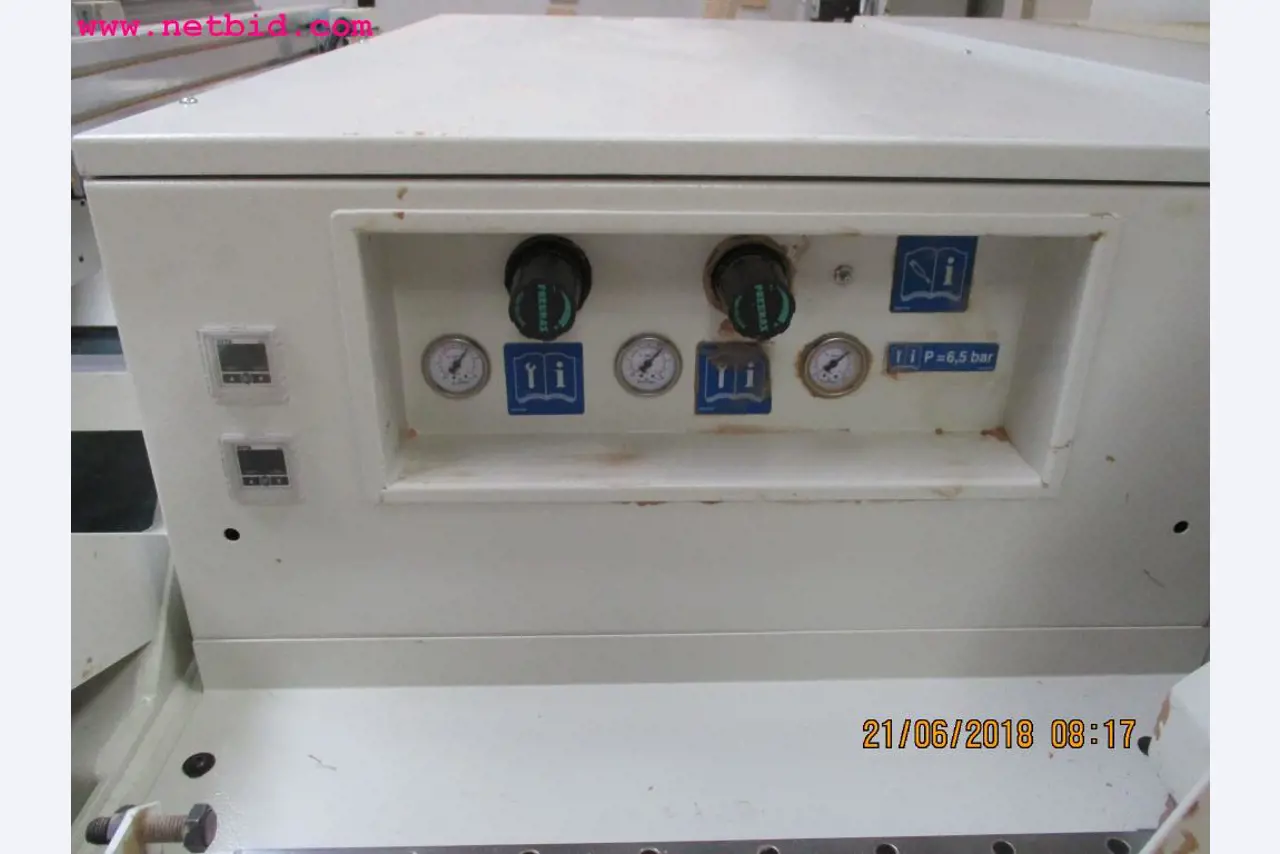 Equipamento operacional e de escritório <br>de um fabricante de móveis-15