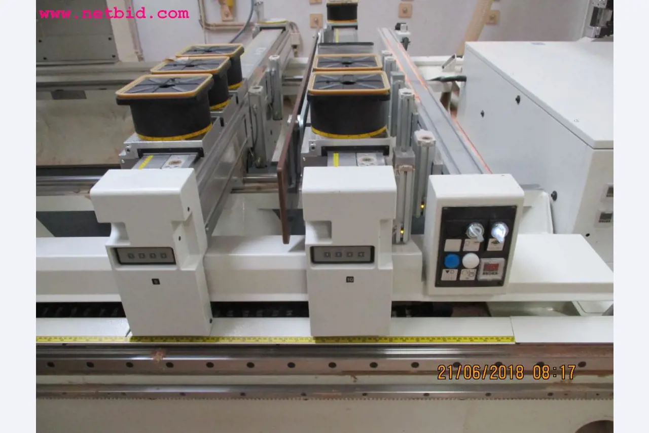 Equipamento operacional e de escritório <br>de um fabricante de móveis-16