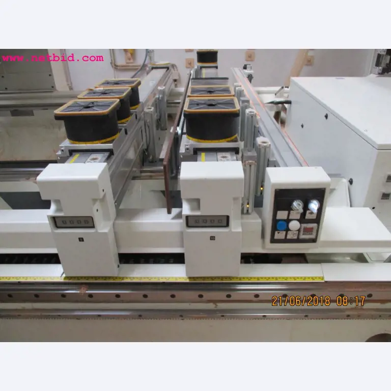 Equipamento operacional e de escritório <br>de um fabricante de móveis-16