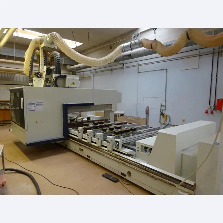 Equipamento operacional e de escritório <br>de um fabricante de móveis-1