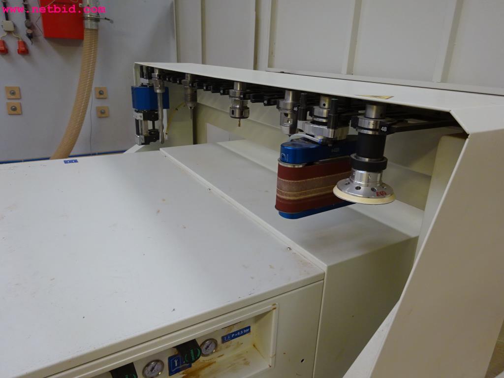 
Equipamento operacional e de escritório <br>de um fabricante de móveis-4