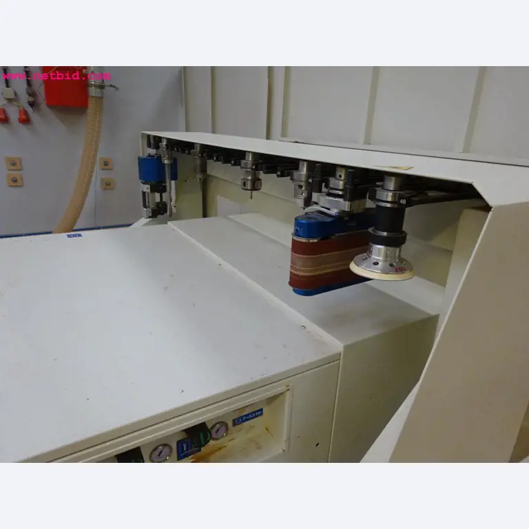 Equipamento operacional e de escritório <br>de um fabricante de móveis-4