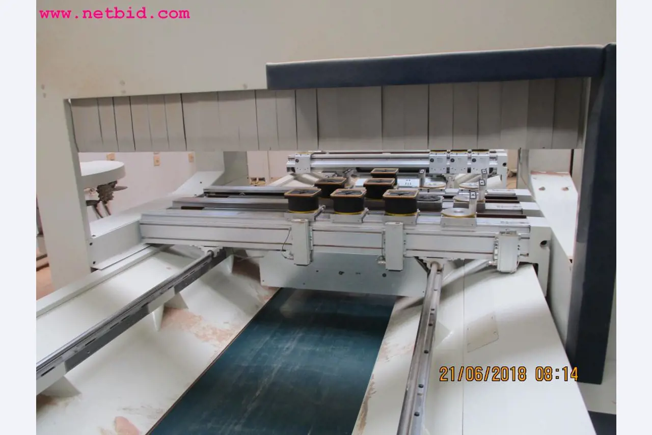 Equipamento operacional e de escritório <br>de um fabricante de móveis-8