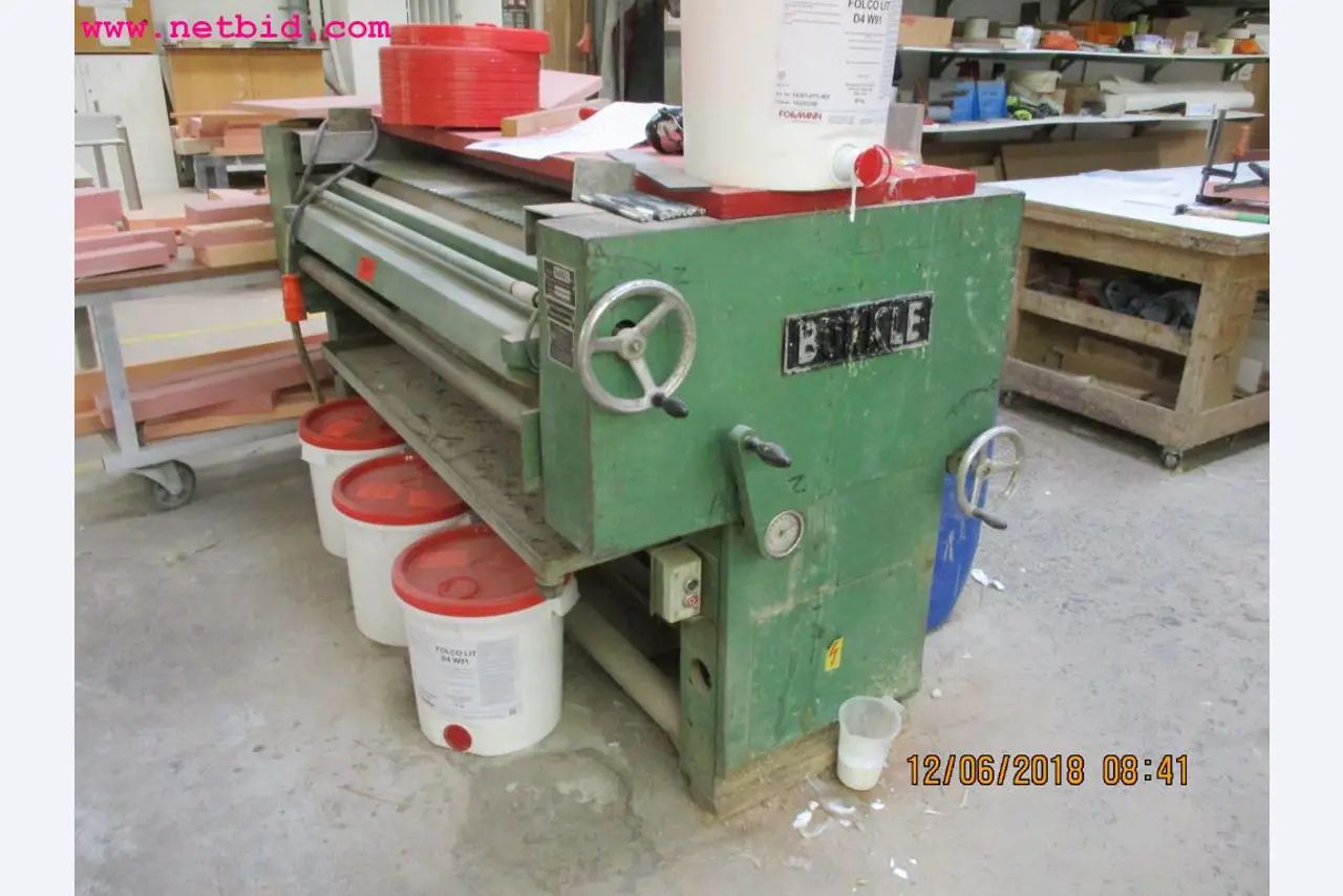 Equipamento operacional e de escritório <br>de um fabricante de móveis-1