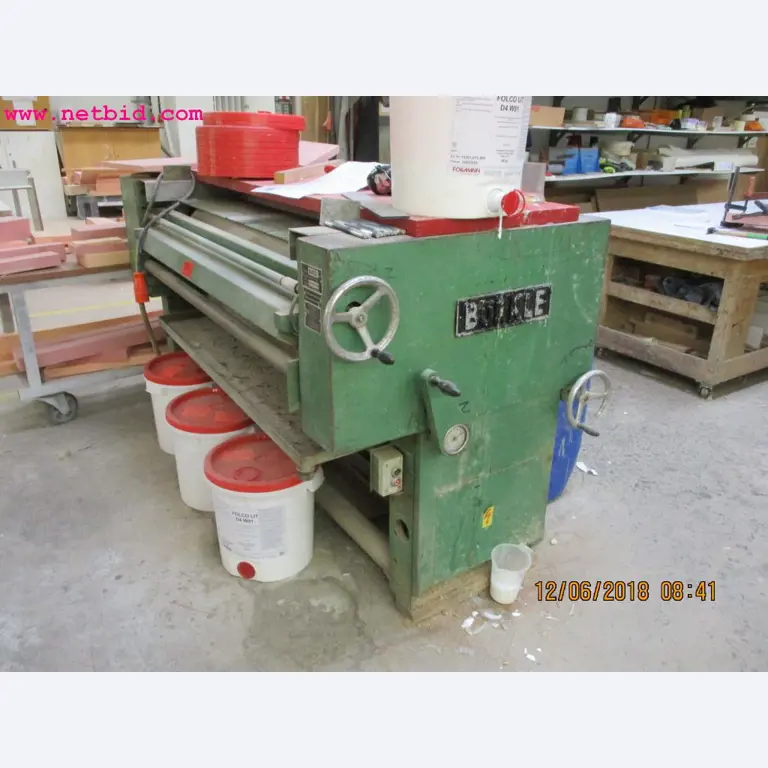 Equipamento operacional e de escritório <br>de um fabricante de móveis-1