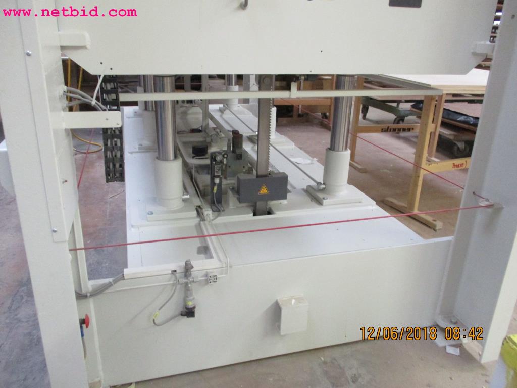 
Equipamento operacional e de escritório <br>de um fabricante de móveis-2