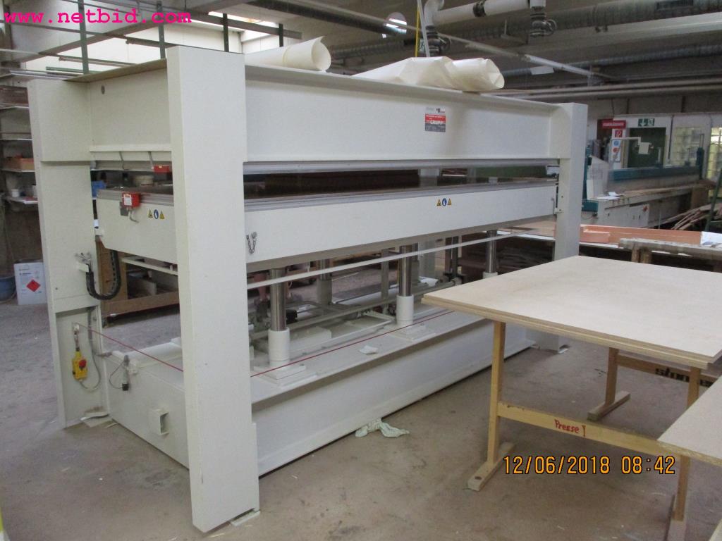 
Equipamento operacional e de escritório <br>de um fabricante de móveis-3