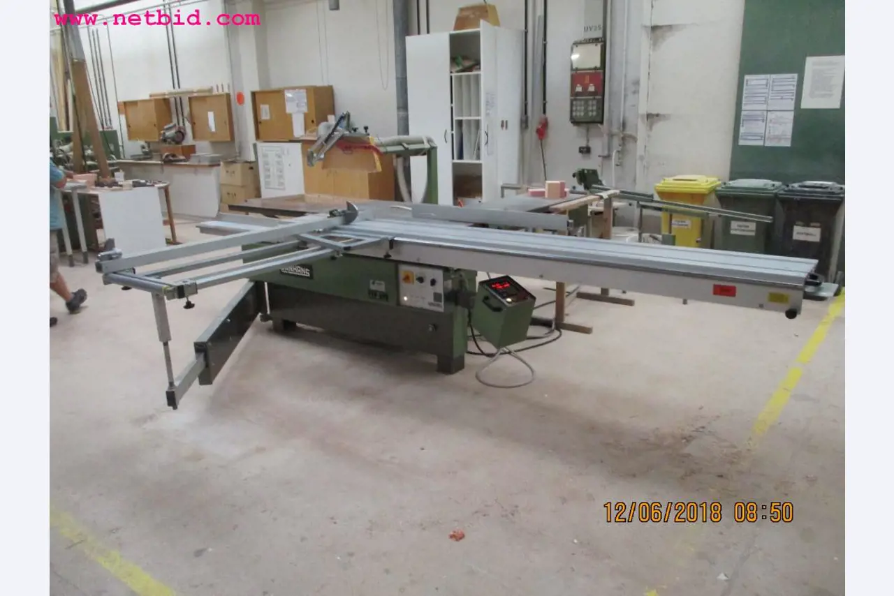 Equipamento operacional e de escritório <br>de um fabricante de móveis-1