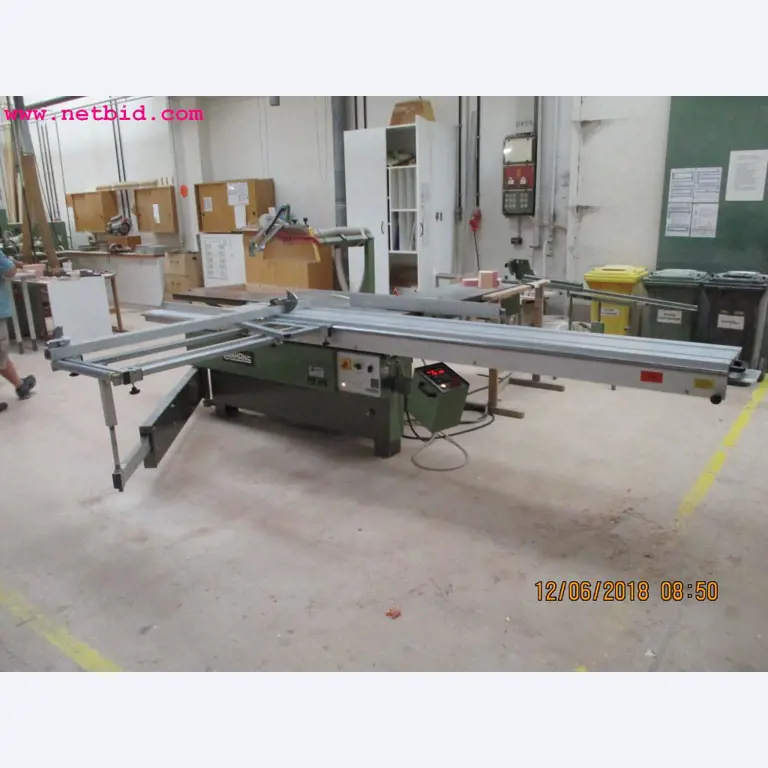 Equipamento operacional e de escritório <br>de um fabricante de móveis-1