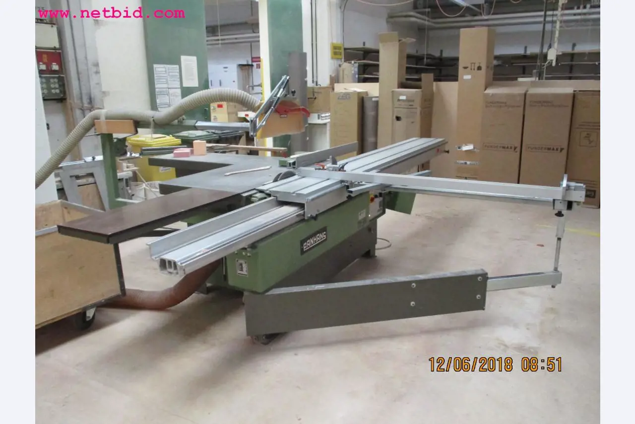 Equipamento operacional e de escritório <br>de um fabricante de móveis-2