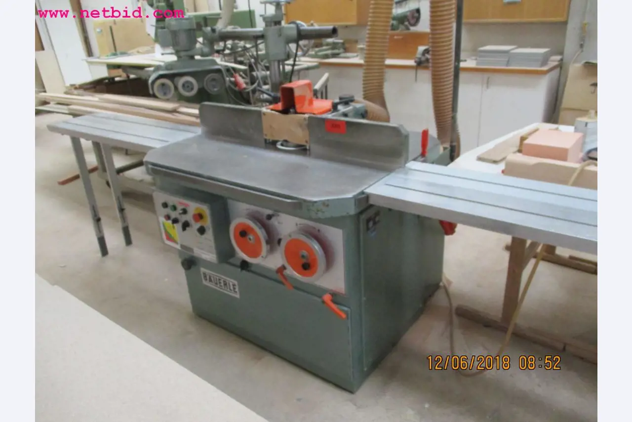 Equipamento operacional e de escritório <br>de um fabricante de móveis-1