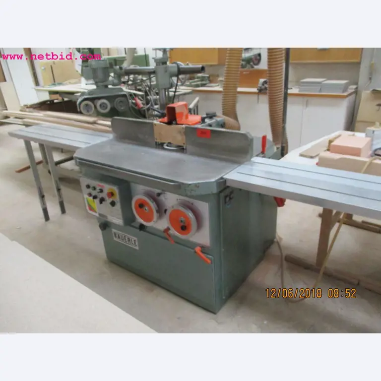 Equipamento operacional e de escritório <br>de um fabricante de móveis-1