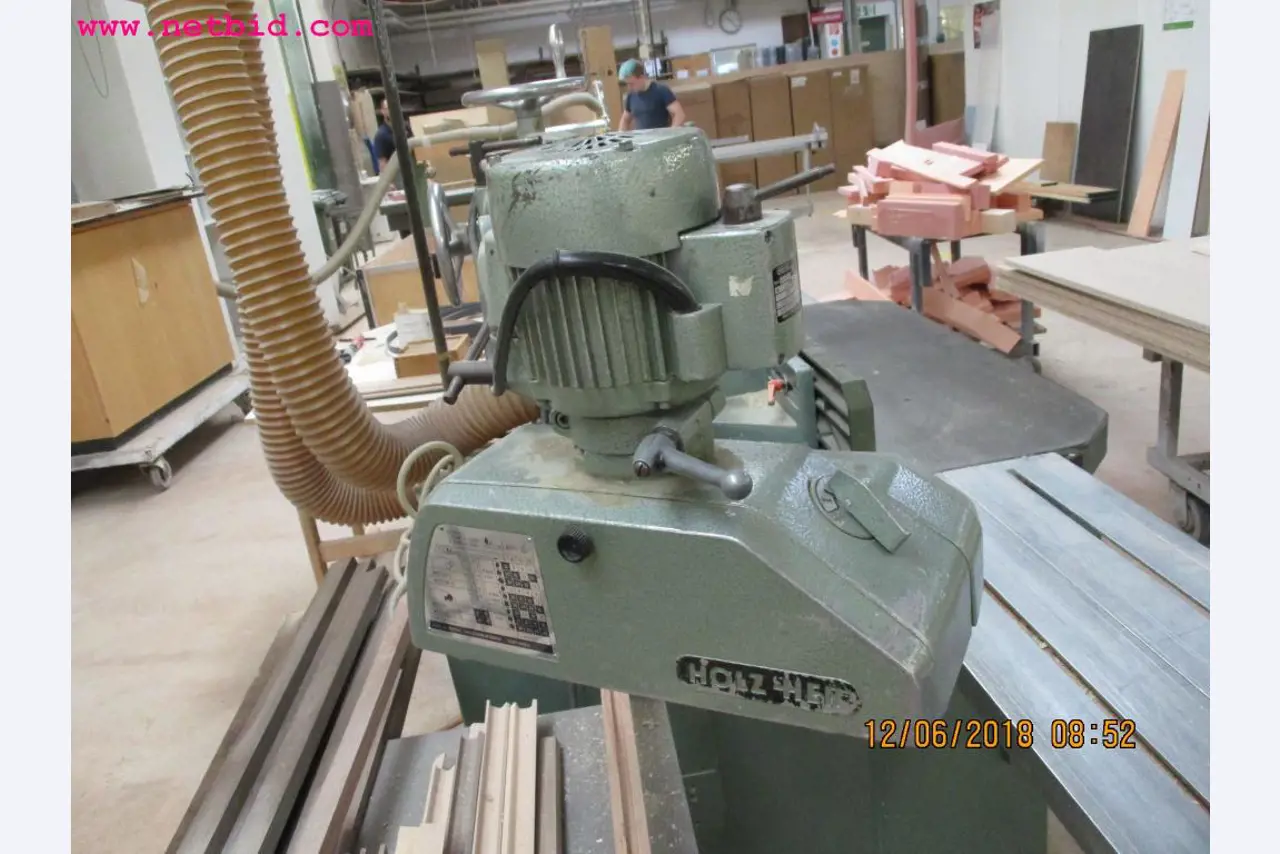 Equipamento operacional e de escritório <br>de um fabricante de móveis-2