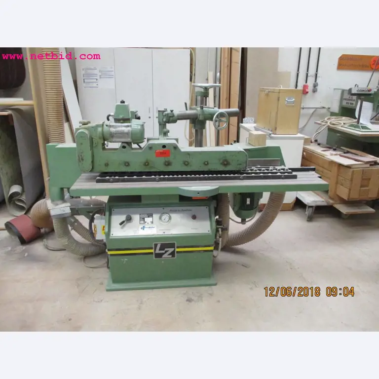 Equipamento operacional e de escritório <br>de um fabricante de móveis-1