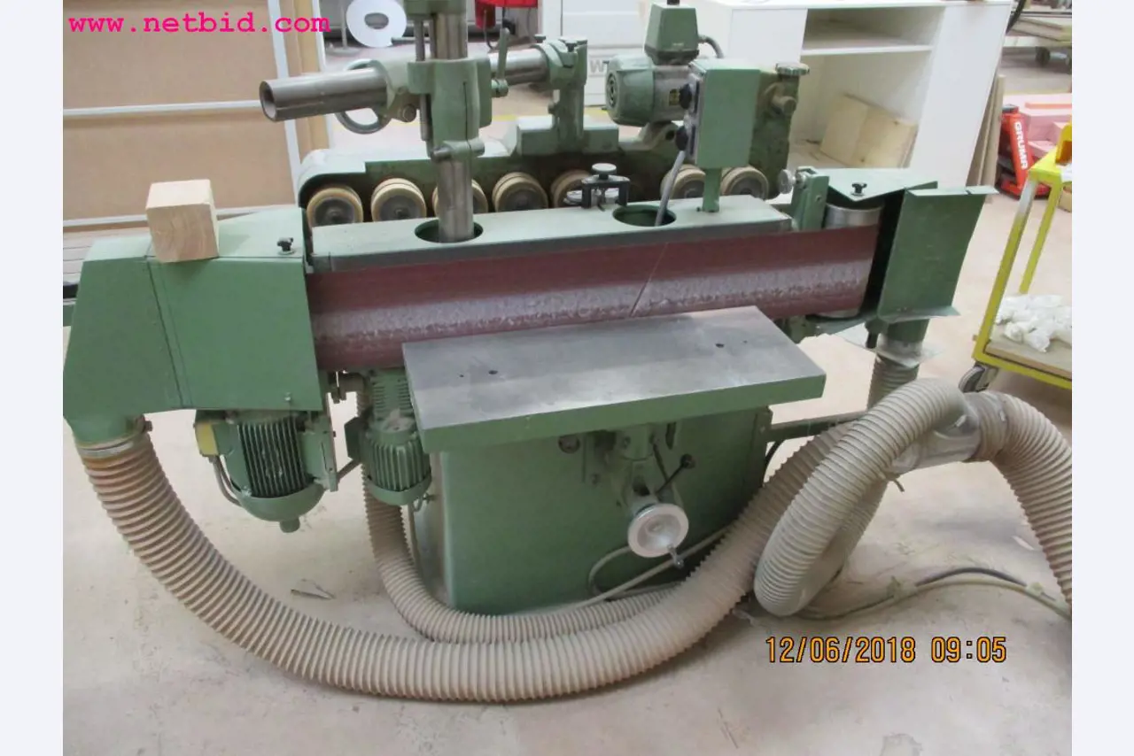 Equipamento operacional e de escritório <br>de um fabricante de móveis-2