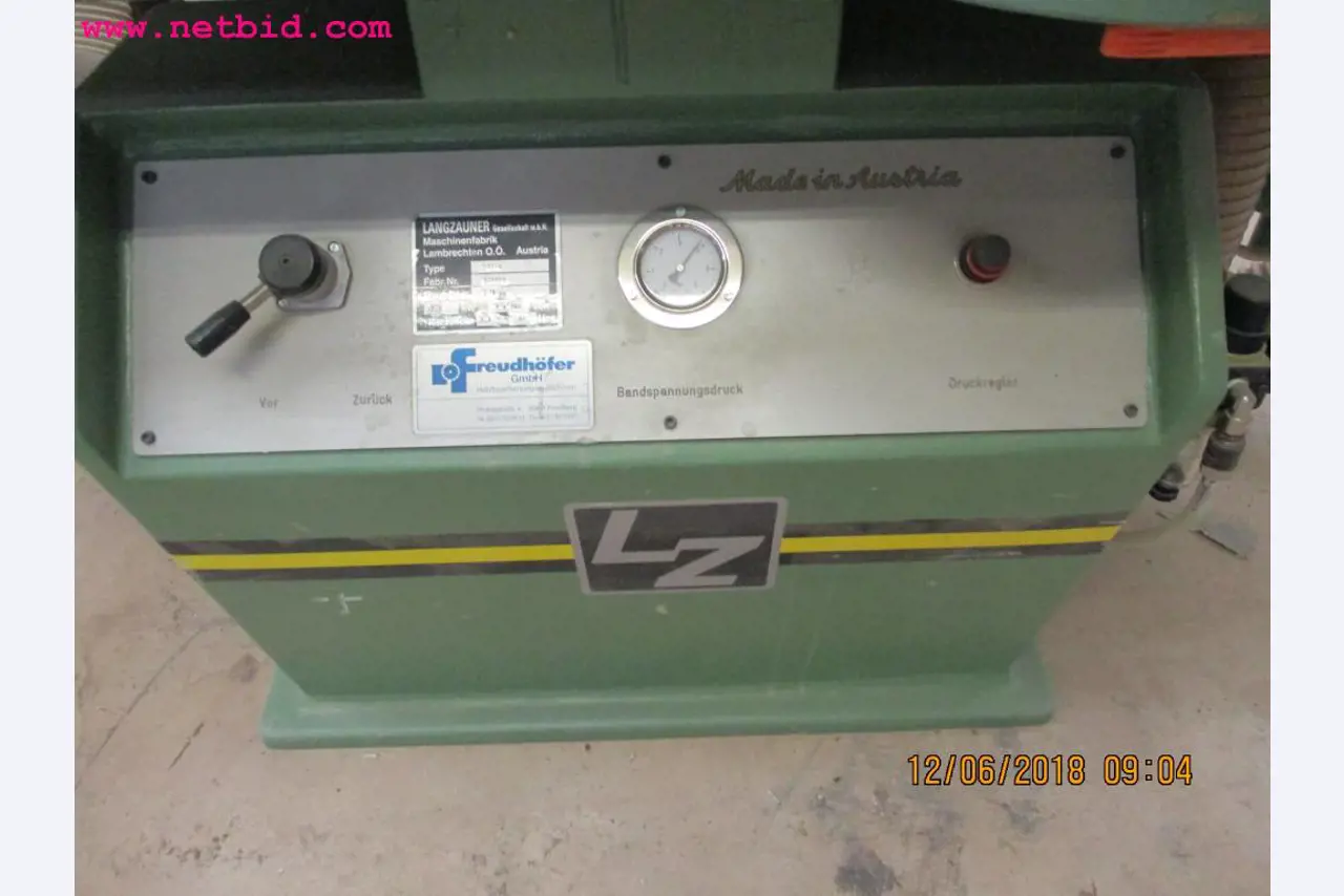 Equipamento operacional e de escritório <br>de um fabricante de móveis-4