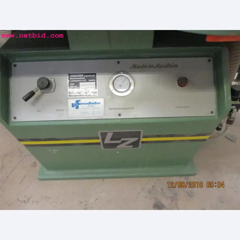 Equipamento operacional e de escritório <br>de um fabricante de móveis-4