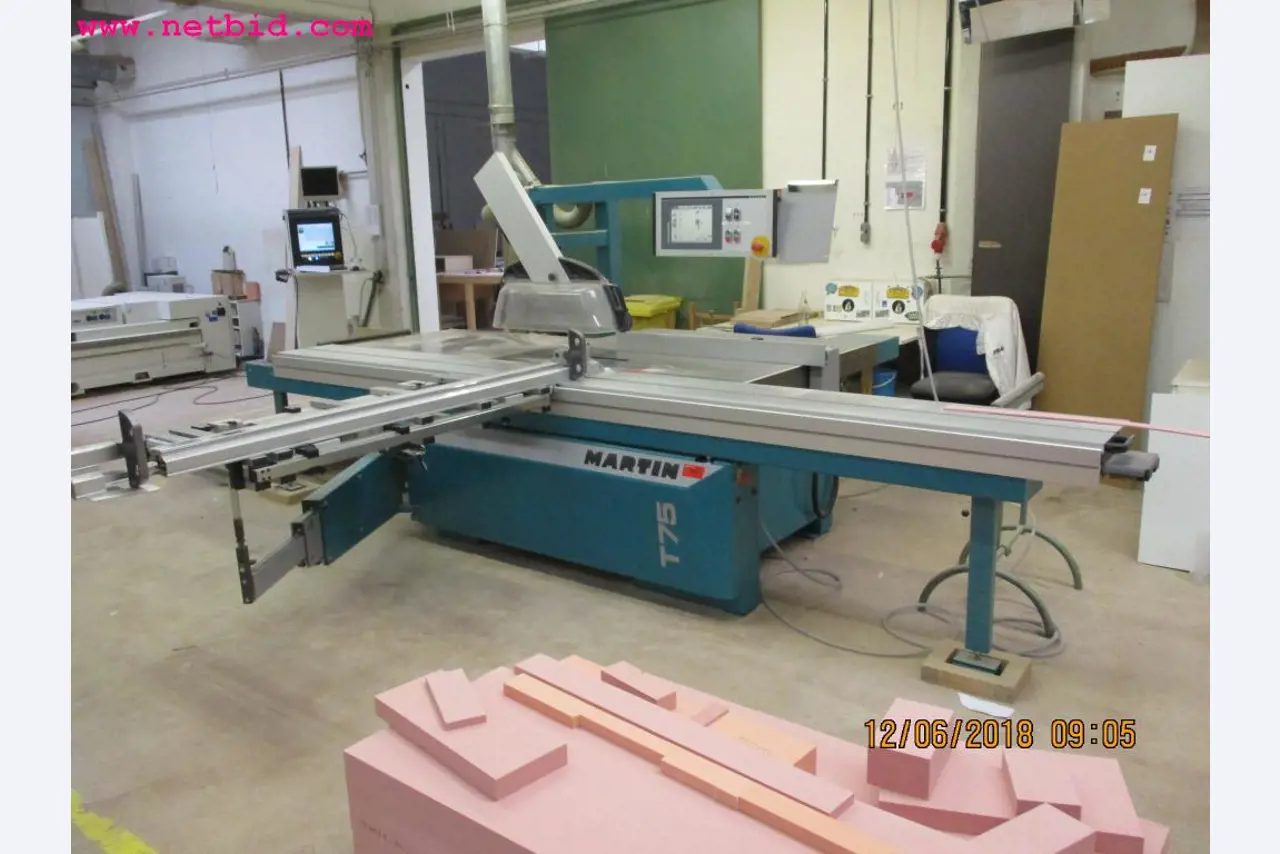 Equipamento operacional e de escritório <br>de um fabricante de móveis-1