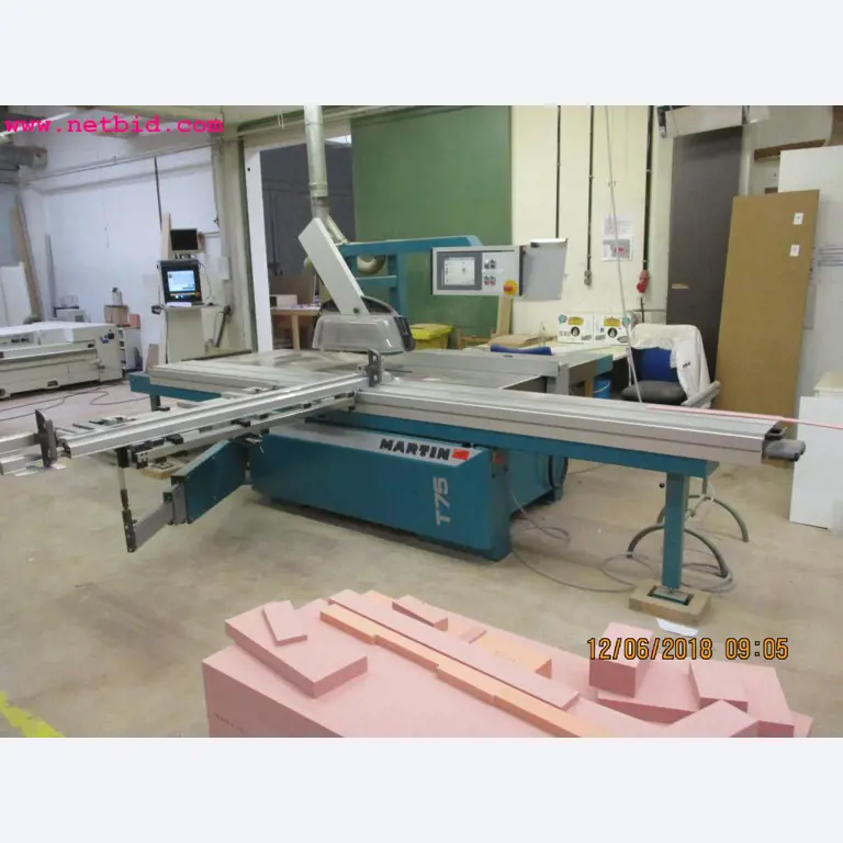 Equipamento operacional e de escritório <br>de um fabricante de móveis-1