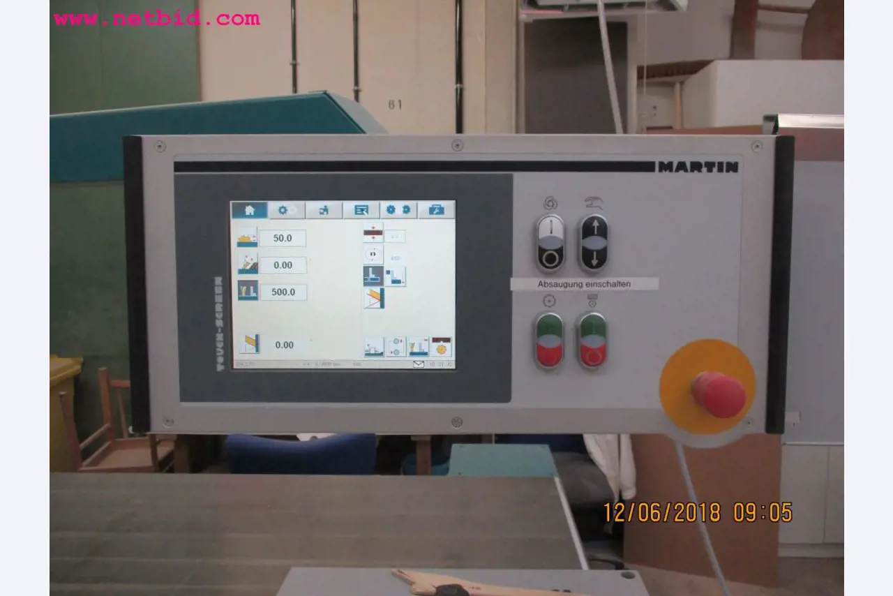 Equipamento operacional e de escritório <br>de um fabricante de móveis-2