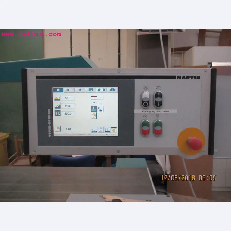 Equipamento operacional e de escritório <br>de um fabricante de móveis-2