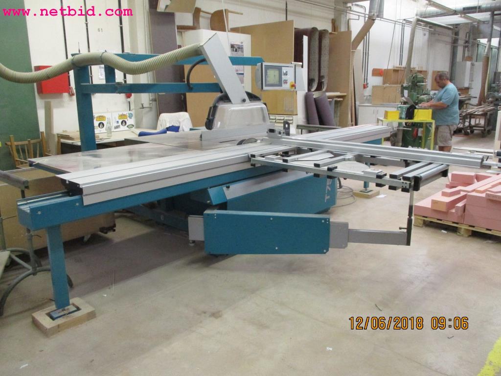 
Equipamento operacional e de escritório <br>de um fabricante de móveis-4