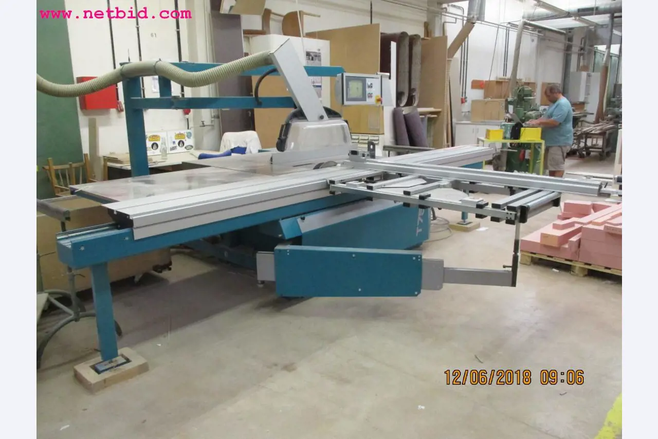 Equipamento operacional e de escritório <br>de um fabricante de móveis-4