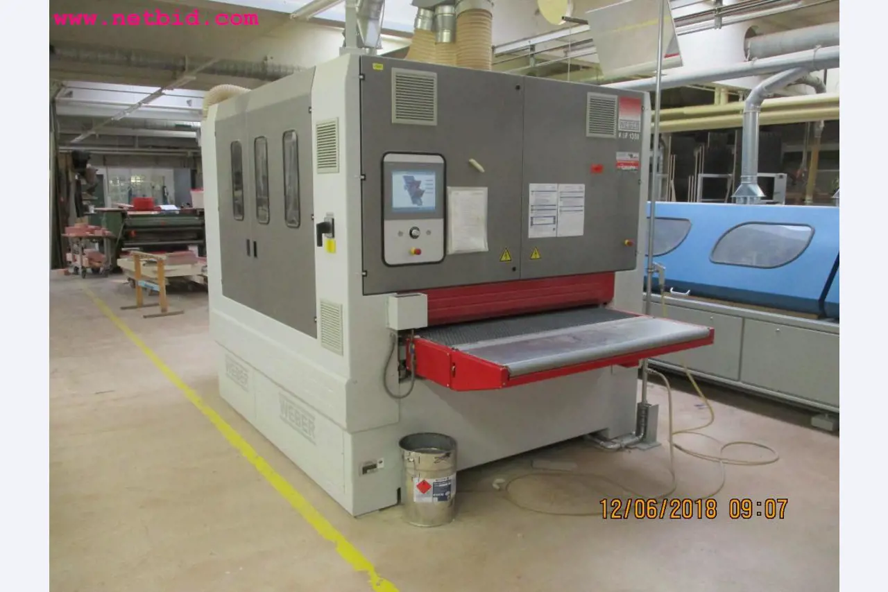 Equipamento operacional e de escritório <br>de um fabricante de móveis-1