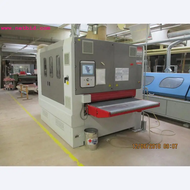 Equipamento operacional e de escritório <br>de um fabricante de móveis-1