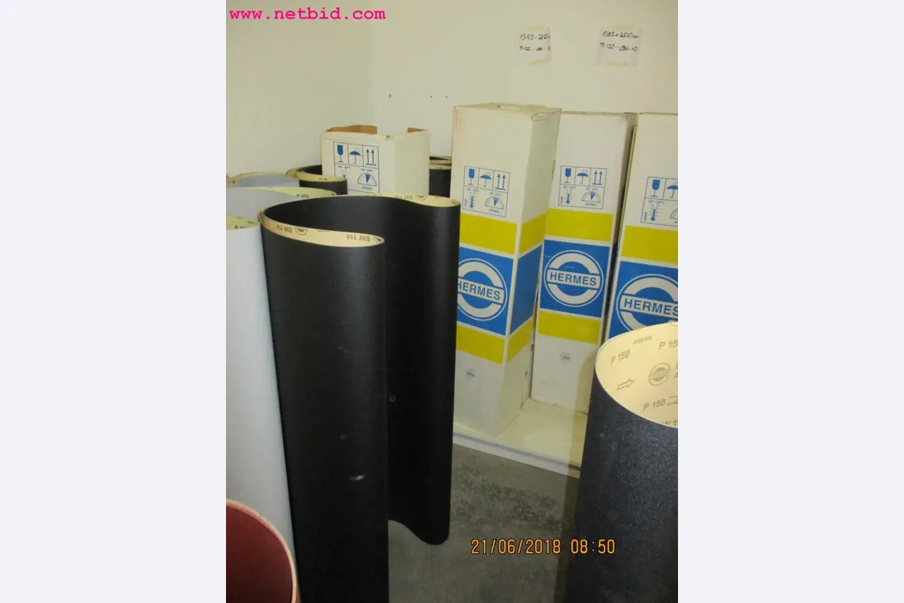 Equipamento operacional e de escritório <br>de um fabricante de móveis-6