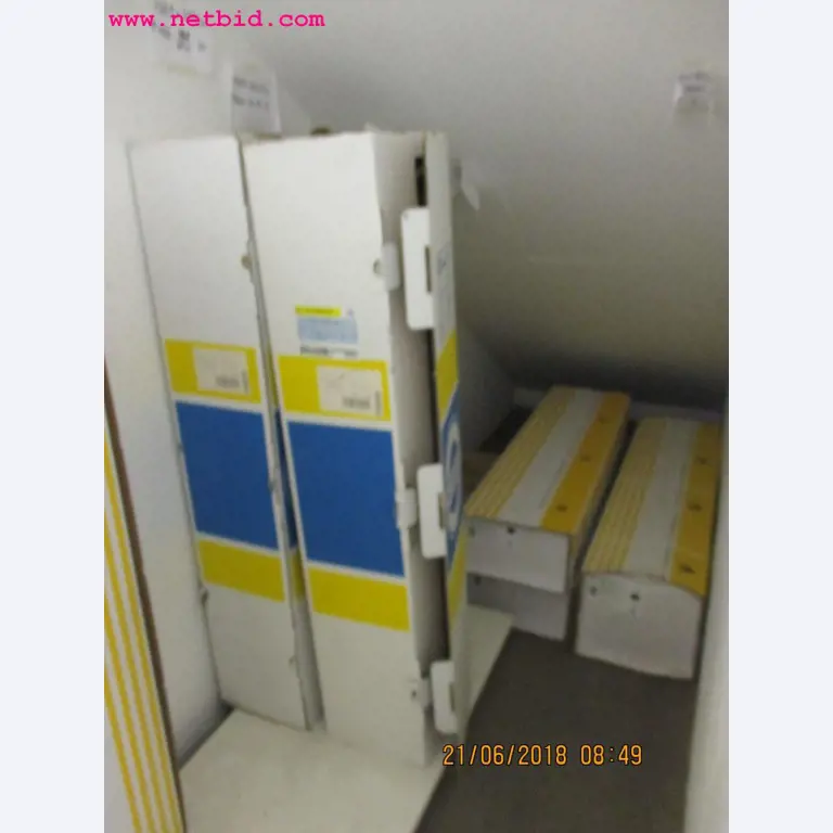 Equipamento operacional e de escritório <br>de um fabricante de móveis-7