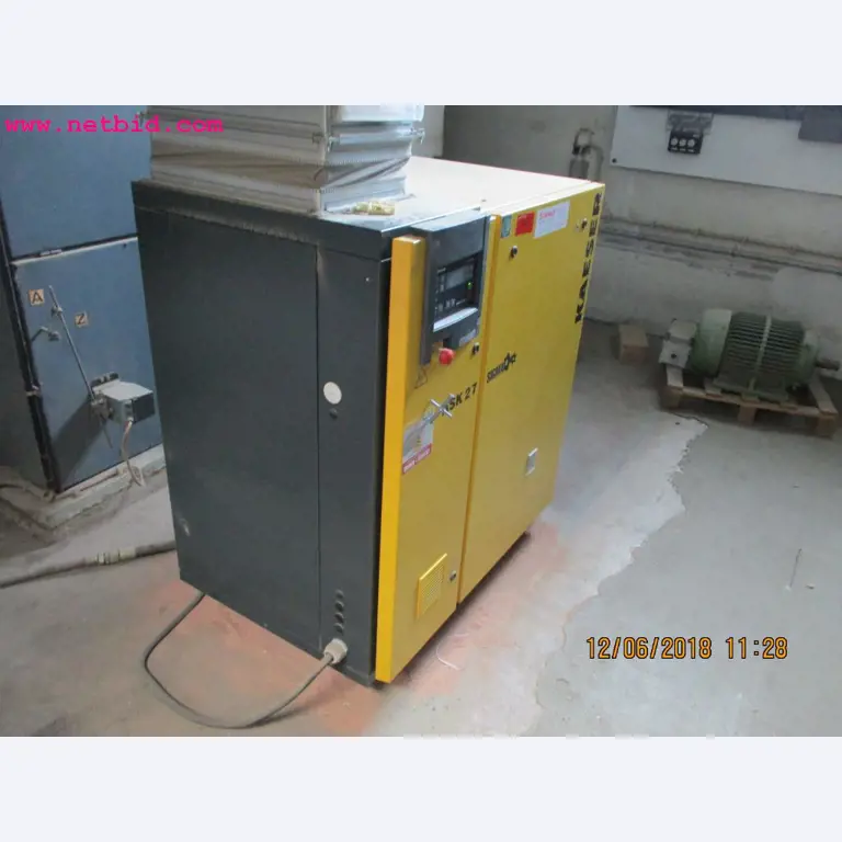 Equipamento operacional e de escritório <br>de um fabricante de móveis-1