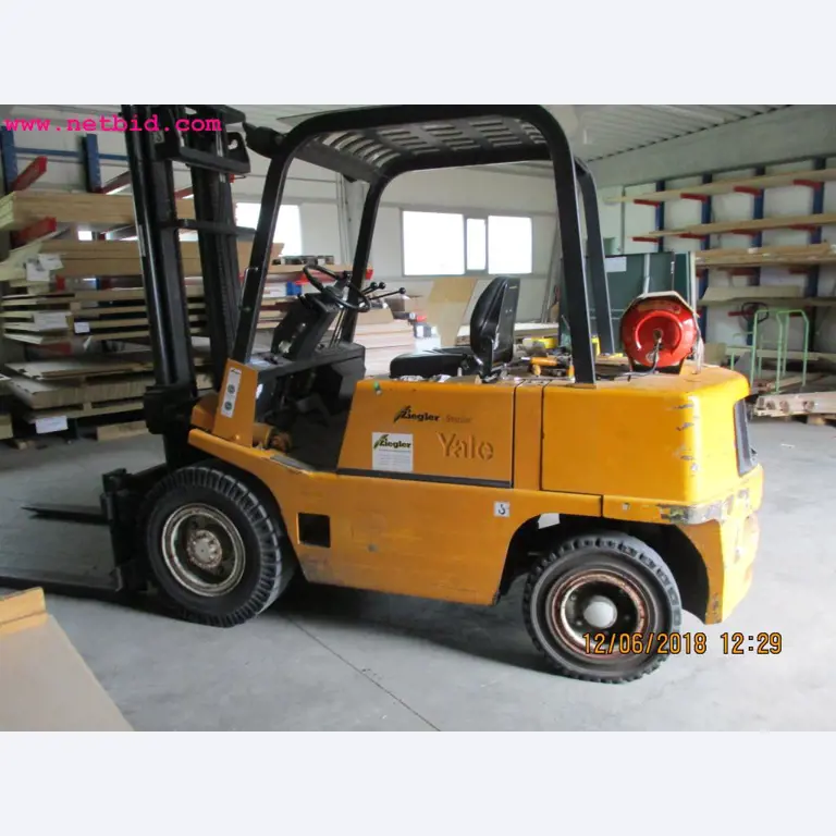 Equipamento operacional e de escritório <br>de um fabricante de móveis-1