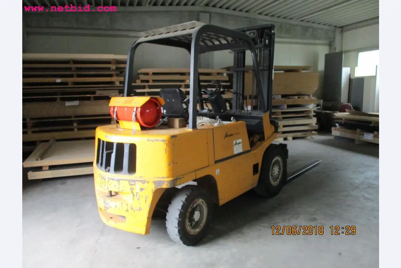 Equipamento operacional e de escritório <br>de um fabricante de móveis-2