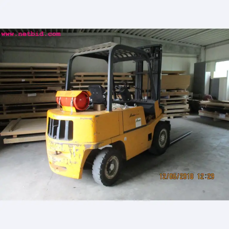 Equipamento operacional e de escritório <br>de um fabricante de móveis-2