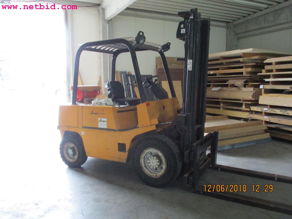 
Equipamento operacional e de escritório <br>de um fabricante de móveis-3