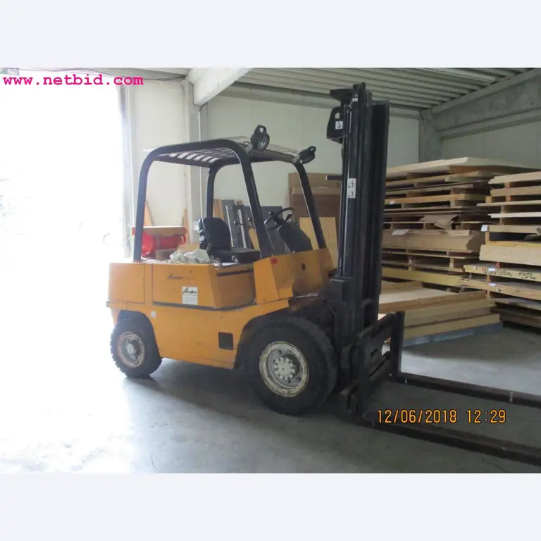 Equipamento operacional e de escritório <br>de um fabricante de móveis-3