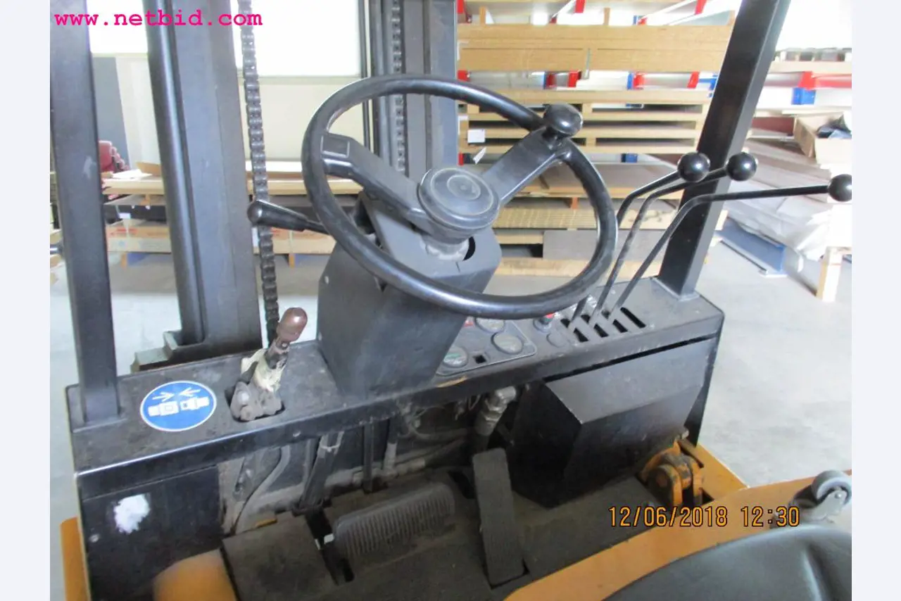 Equipamento operacional e de escritório <br>de um fabricante de móveis-4