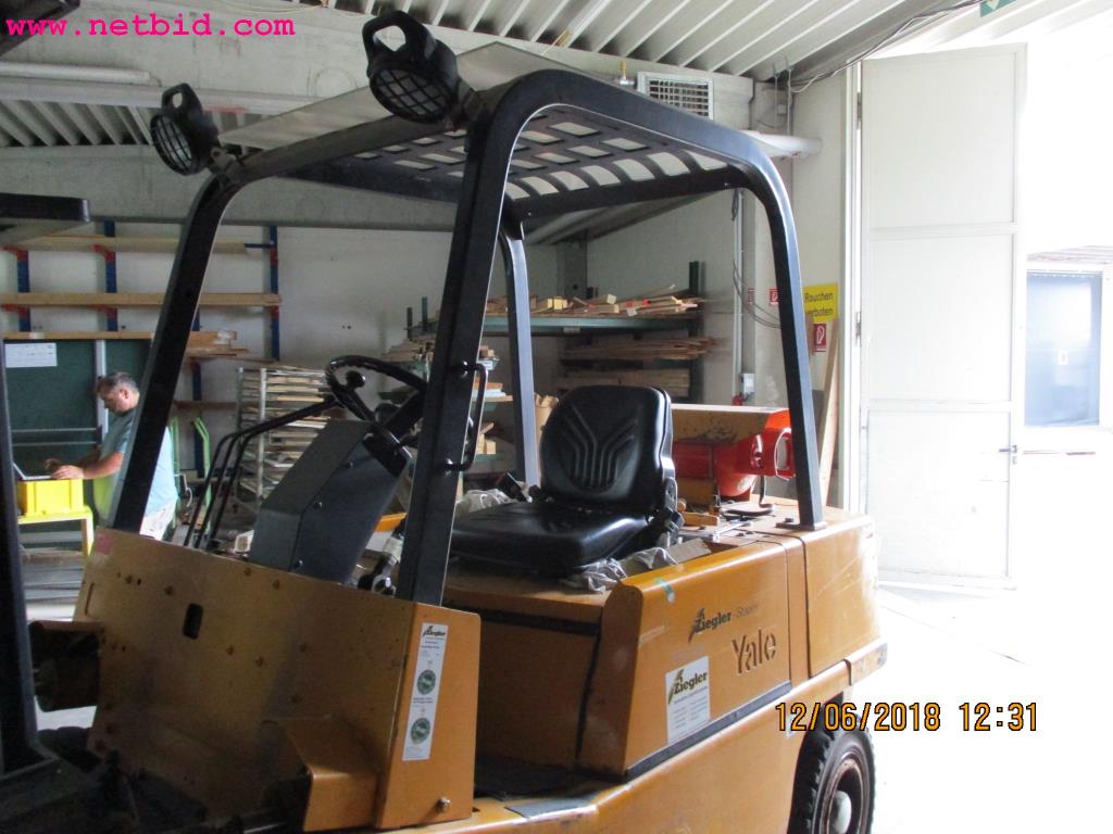 
Equipamento operacional e de escritório <br>de um fabricante de móveis-8