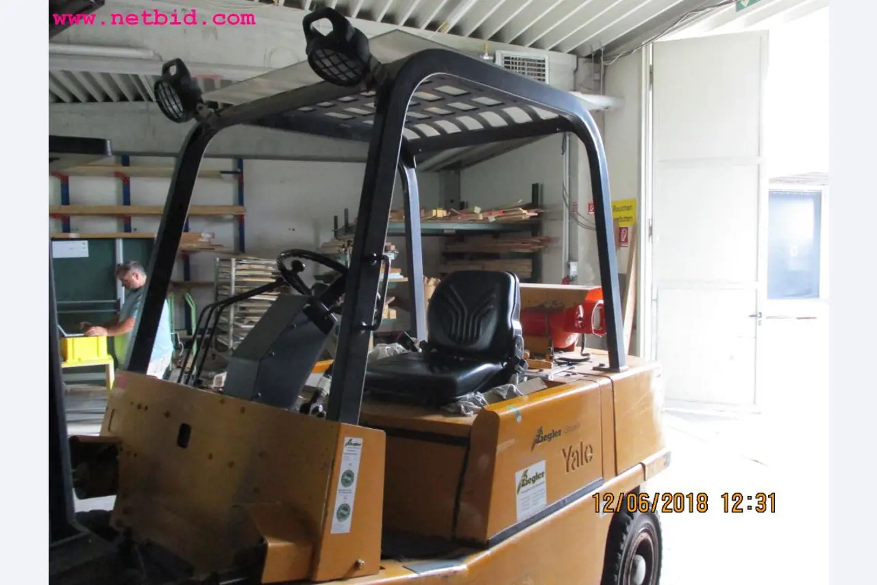 Equipamento operacional e de escritório <br>de um fabricante de móveis-8