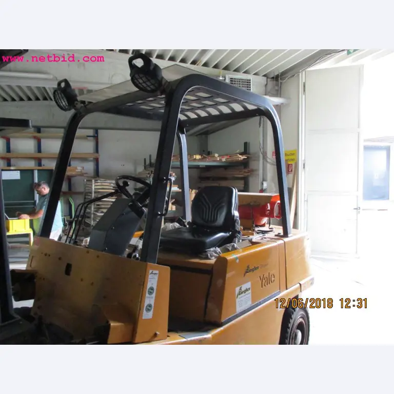 Equipamento operacional e de escritório <br>de um fabricante de móveis-8