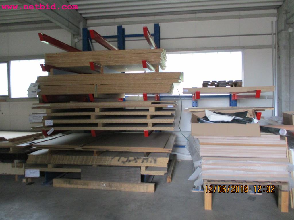 
Equipamento operacional e de escritório <br>de um fabricante de móveis-1