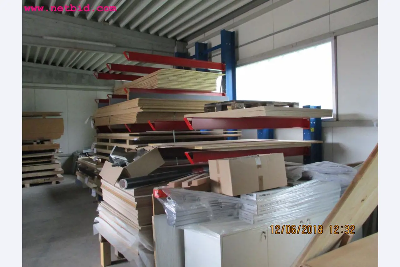 Equipamento operacional e de escritório <br>de um fabricante de móveis-2