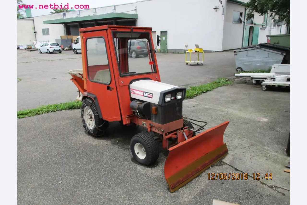 Equipamento operacional e de escritório <br>de um fabricante de móveis-1