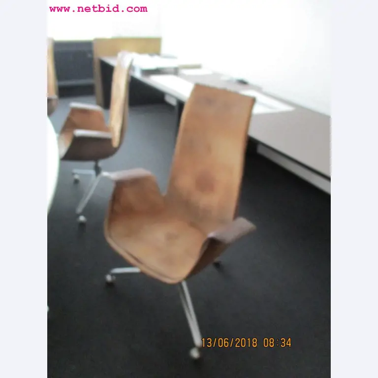 Equipamento operacional e de escritório <br>de um fabricante de móveis-2