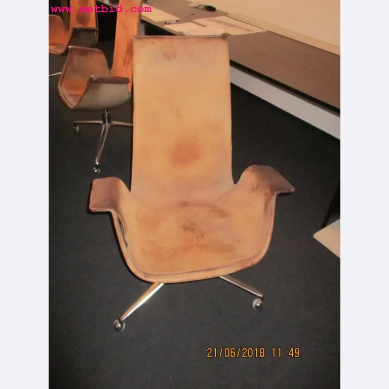 Equipamento operacional e de escritório <br>de um fabricante de móveis-3