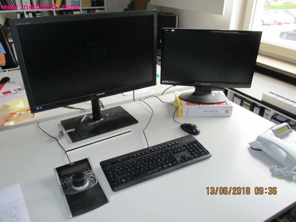 
Equipamento operacional e de escritório <br>de um fabricante de móveis-1