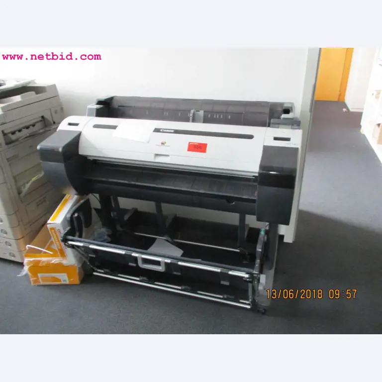 Equipamento operacional e de escritório <br>de um fabricante de móveis-1