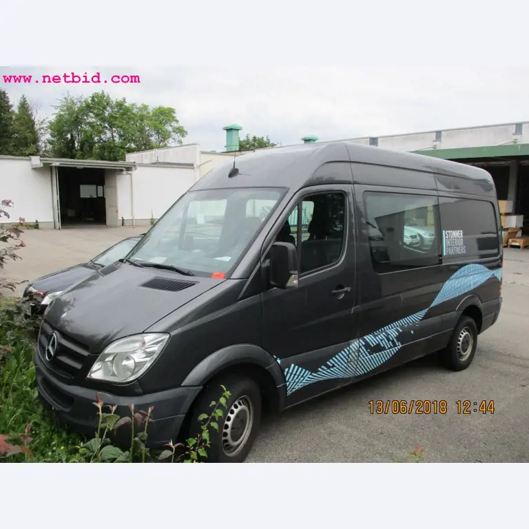 Equipamento operacional e de escritório <br>de um fabricante de móveis-1