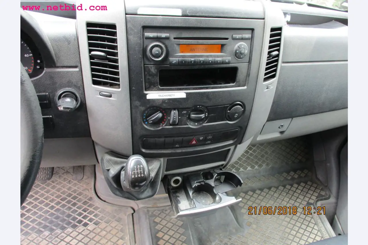 Equipamento operacional e de escritório <br>de um fabricante de móveis-7